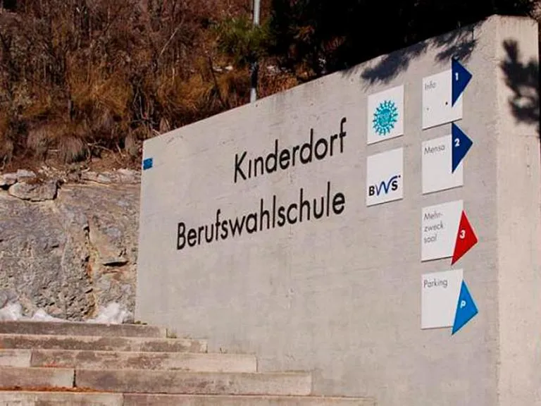 Kinderdorf Leuk Wegweiser